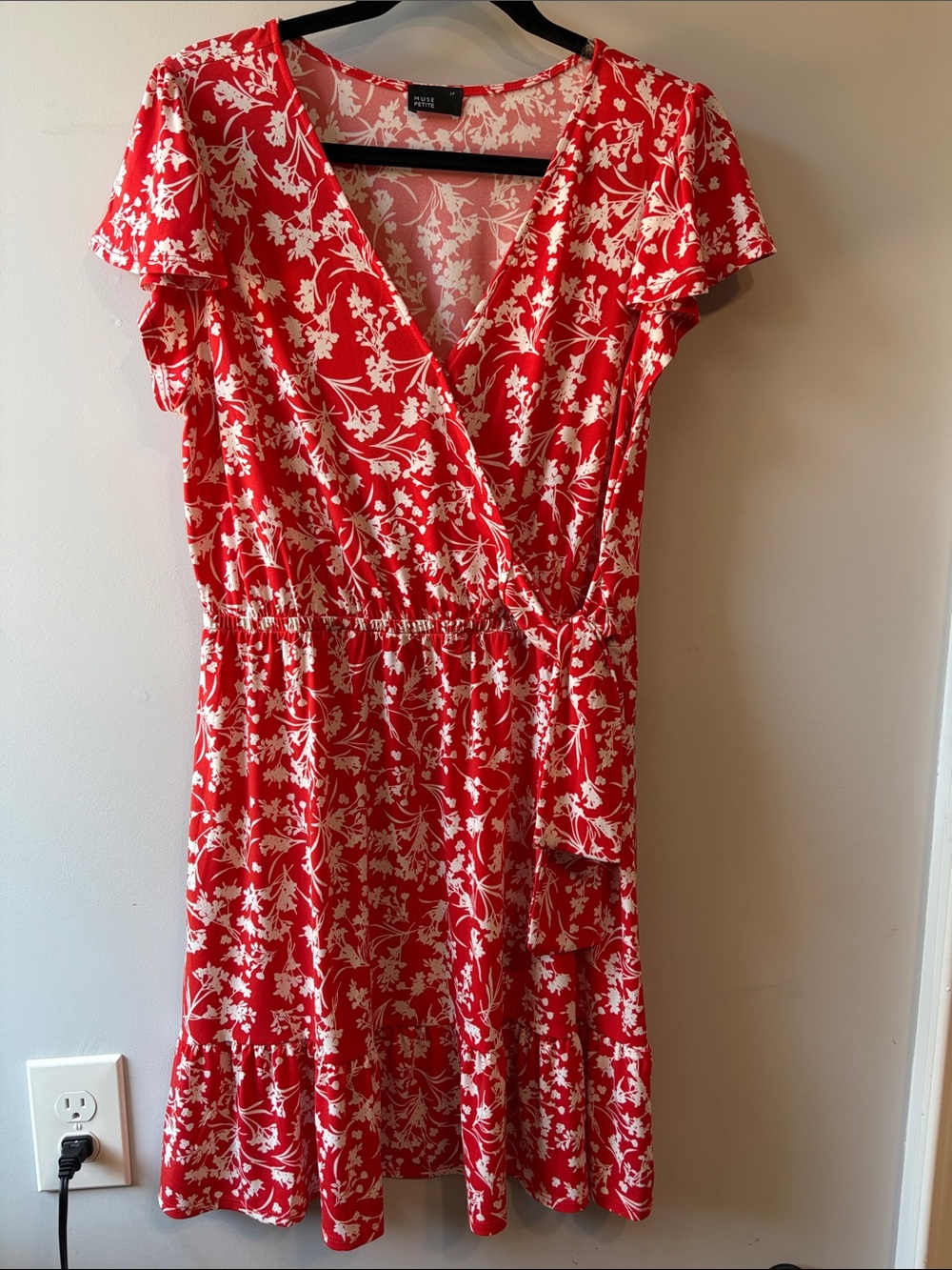 Muse Petite LP Red Floral Faux Wrap V-Neck Short Sleeve Dress petite